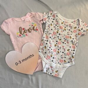 Gerber - 0-3M - Pair of newborn Pink and Floral Love Bodysuits